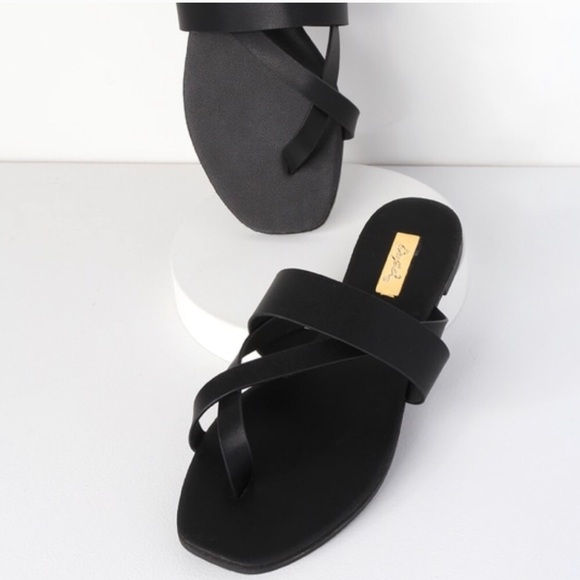 ⬇️ Criss Cross Strappy Slide Sandal in Black - Picture 5 of 7